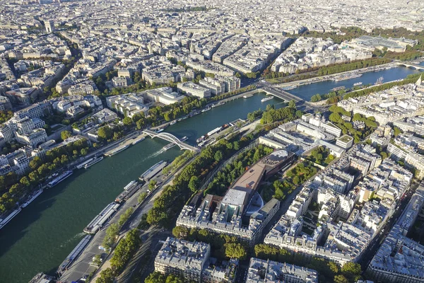 La Senna nella città di Parigi - bella vista aerea dalla Torre Eiffel — Foto Stock