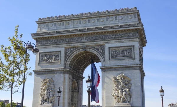 El famoso Arco del Triunfo de París — Foto de Stock