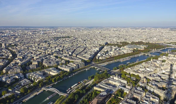 La Senna nella città di Parigi - bella vista aerea dalla Torre Eiffel — Foto Stock
