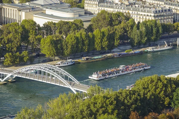 Amazing aerial view over River Seine in the city of Paris — Stock Photo, Image