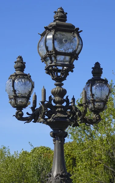 Hermosa linterna de calle en París — Foto de Stock