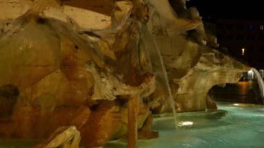 Ünlü Trevi Çeşmesi, Roma, İtalya.