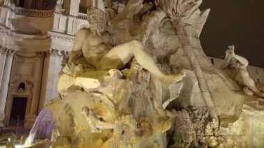 Ünlü Trevi Çeşmesi, Roma, İtalya.