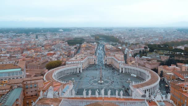 ローマ イタリア 都市のバチカンと航空写真ビューで有名なサン ピエトロ広場 — ストック動画