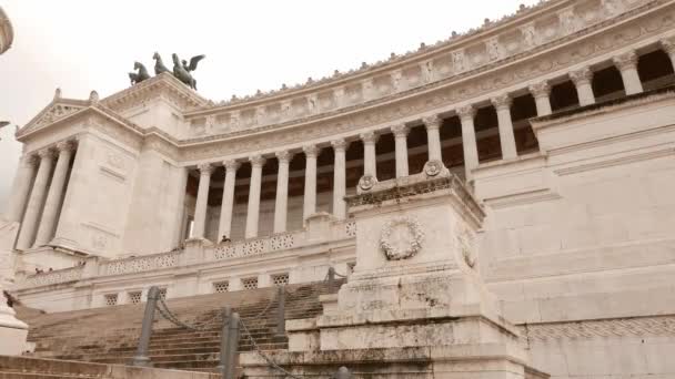 O Monumento Nacional Viktor Emmanuel de Vittorio Emanuele em Roma - uma atração turística — Vídeo de Stock