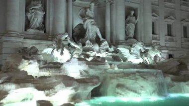 Ünlü Trevi Çeşmesi, Roma, İtalya.