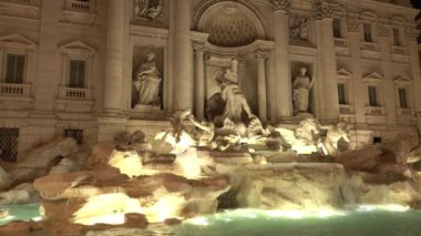 Ünlü Trevi Çeşmesi, Roma, İtalya.