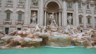 Ünlü Trevi Çeşmesi, Roma, İtalya.