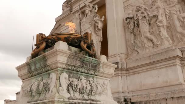 El Monumento Nacional Viktor Emmanuel de Vittorio Emanuele en Roma - una atracción turística — Vídeo de stock