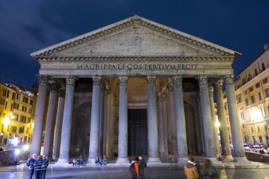 Roma - şehrin en eski Kilisesi ünlü Pantheon
