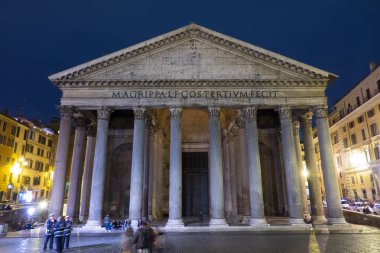 Roma - şehrin en eski Kilisesi ünlü Pantheon