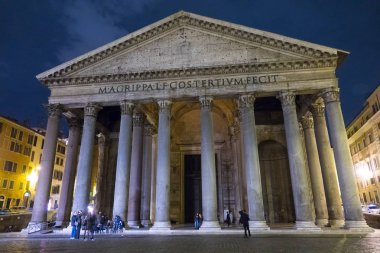 Roma - şehrin en eski Kilisesi ünlü Pantheon
