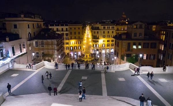 La famosa Piazza di Spagna a Roma - grande attrazione turistica — Foto Stock