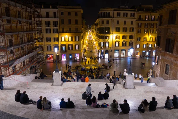 La famosa Piazza di Spagna a Roma - grande attrazione turistica — Foto Stock