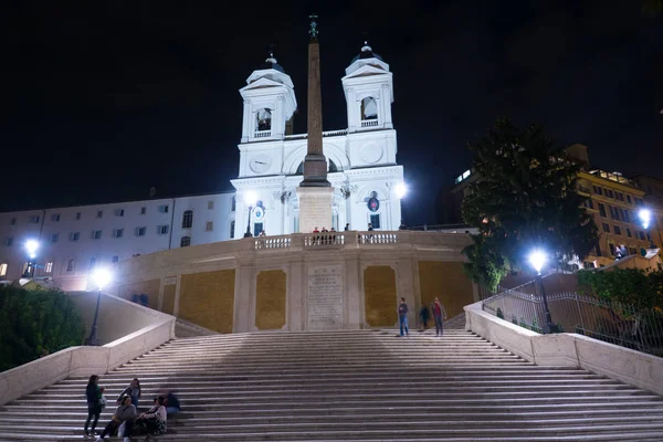 The famous Spanish Steps in Rome - big tourist attraction — Stock Photo, Image