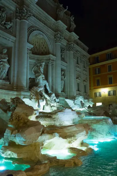Знаменитий фонтани Треві в Римі - Fontana di Trevi - великий туриста — стокове фото