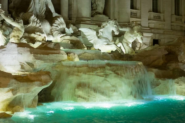 Vackra Trevifontänen i Rom - Fontana di Trevi — Stockfoto