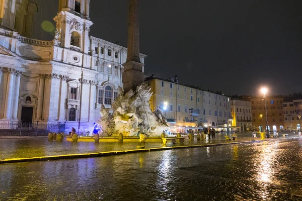 Vackra torget Piazza Navona i Rom av natt — Stockfoto