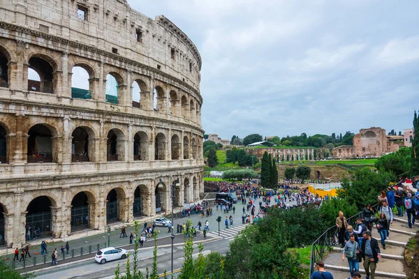 Roma turismo - el increíble Coliseo — Foto de Stock