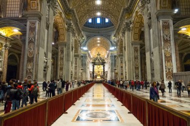 St Peter s Bazilikası Vatikan Roma'ndaki içinde etkileyici görünüm