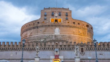 Akşam - Roma'daki Castel Sant Angelo ışıklı melek Kalesi