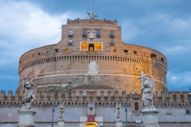 Roma şehrinde çok popüler bir cazibe - Sant Angelo Kalesi - Melekler Kalesi