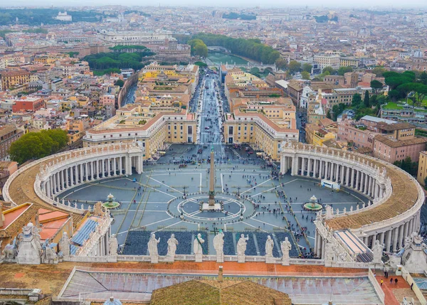 Vue aérienne imprenable sur le Vatican et la ville de Rome depuis la basilique Saint-Pierre — Photo