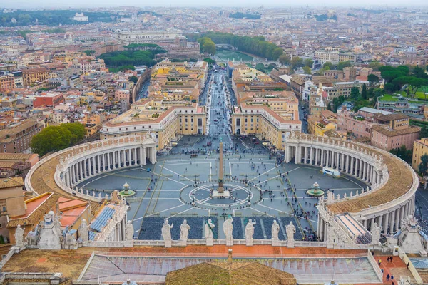 Vista aérea incrível sobre o Vaticano e a cidade de Roma a partir da Basílica de São Pedro — Fotografia de Stock