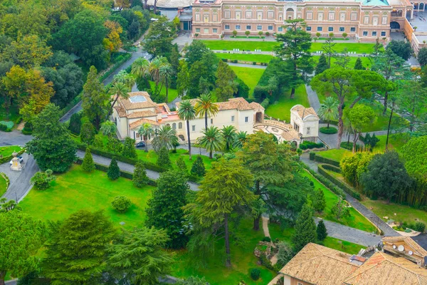 Jardins do Vaticano - vista aérea de St Peters em Roma — Fotografia de Stock