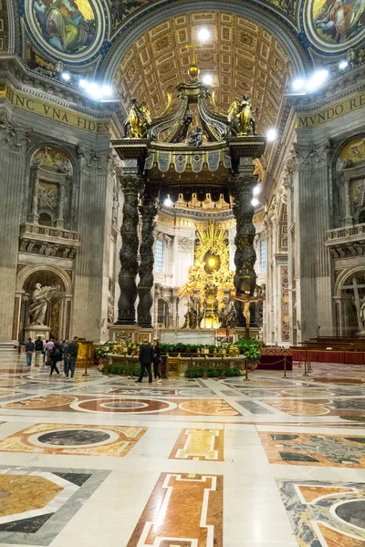 Altar de la única Basílica de San Pedro en la Ciudad del Vaticano en Roma — Foto de Stock