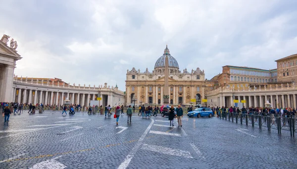 Beroemde Peter s Square in Vaticaanstad in Rome — Stockfoto