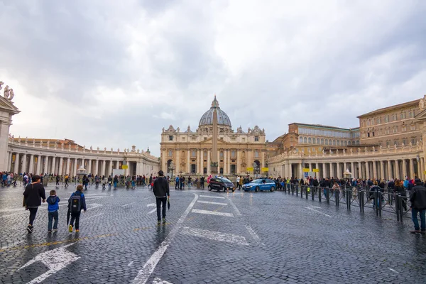 Praça de São Pedro na Cidade do Vaticano em Roma — Fotografia de Stock