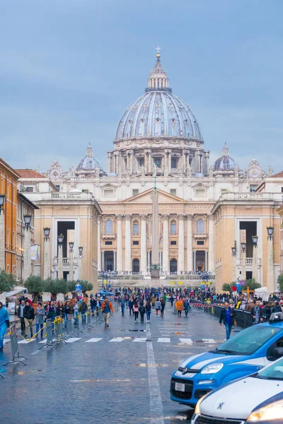 Cidade do Vaticano em Roma - vista incrível sobre a Basílica de St Peters — Fotografia de Stock