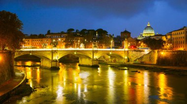 Vatikan Roma'da Tiber Nehri'nin manzarası