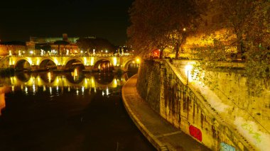 Roma - Roma güzel bir yerde Tiber Nehri'nin kıyısında