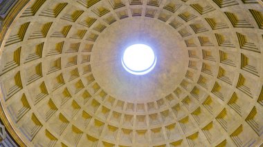 Roma'da Pantheon şaşırtıcı kubbe