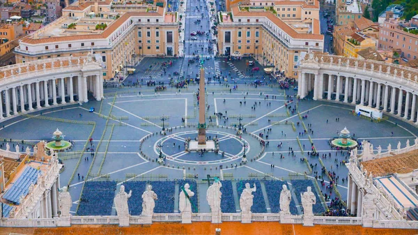 เซนต์ปีเตอร์สแควร์ที่เมืองวาติกันในกรุงโรม - มุมมองทางอากาศ — ภาพถ่ายสต็อก