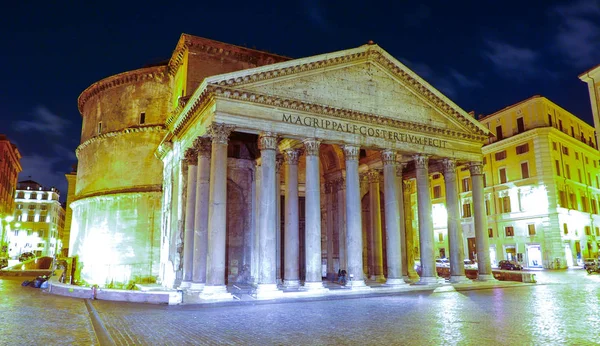 Den äldsta katolska kyrkan i Rom - pantheonen — Stockfoto