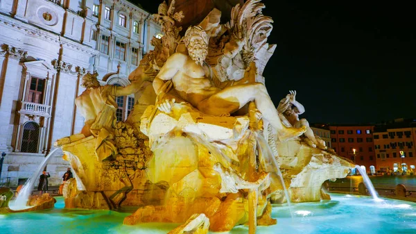 Красиві чотири ріки фонтан на площі Пьяцца Навона в Римі — стокове фото
