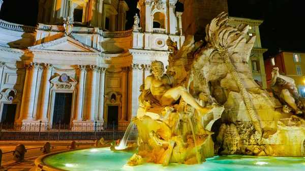 Відомий фонтан на площі Пьяцца Навона в Римі, річок чотири — стокове фото