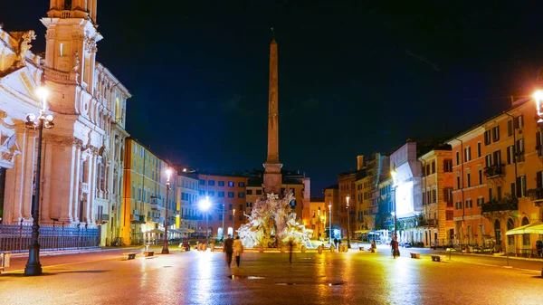 Piazza Navona a Roma chiamata Piazza Navona - splendida vista notturna — Foto Stock