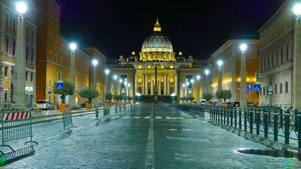 Vatikanische stadt in rom bei nacht mit blick auf die basilika st peters — Stockfoto