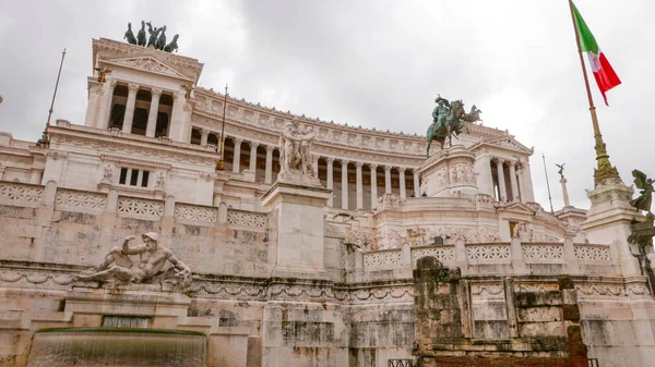 De Viktor Emanuel Nationaal Monument van Vittorio Emanuele in Rome - een toeristische attractie — Stockfoto