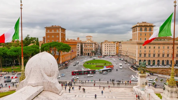 Uitzicht over de Venetiaanse Sqaure in Rome - Piazza Venezia — Stockfoto