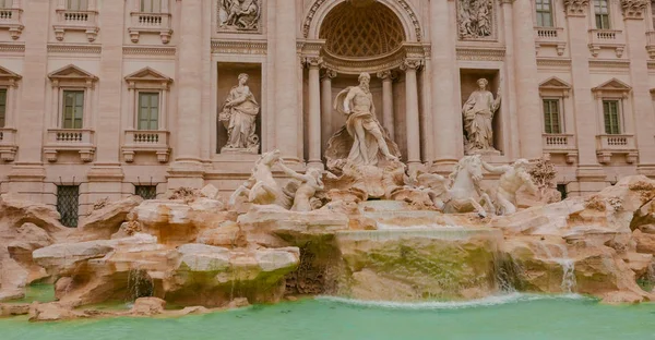 A legfontosabb tájékozódási pontok, Róma - a Trevi szökőkút - Fontana di Trevi-ben — Stock Fotó