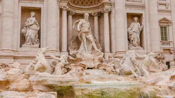美丽的特雷维喷泉在罗马-著名的地标 — 图库照片