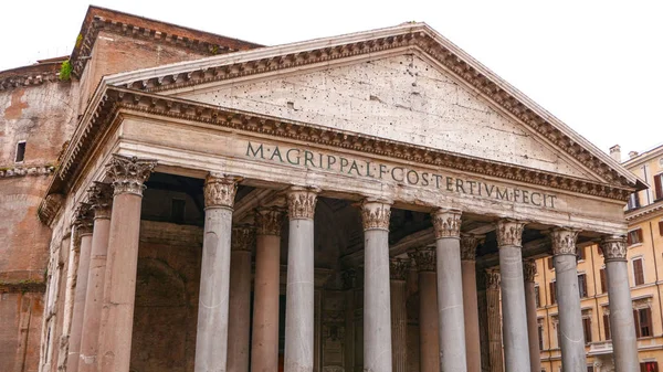 O impressionante edifício do Panteão no centro histórico da cidade de Roma — Fotografia de Stock