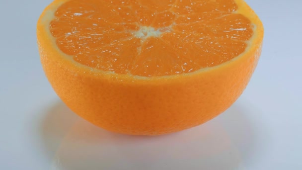 Φρέσκα φέτες πορτοκάλι - κοντινό πλάνο — Αρχείο Βίντεο