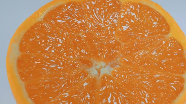 Naranja fresco en rodajas - tiro de cerca — Vídeos de Stock