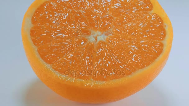 Świeżo krojone pomarańczowy - bliska strzał — Wideo stockowe